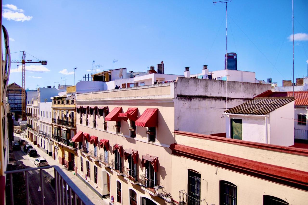 Apartamentos Puerta Real Sevilla Exterior photo
